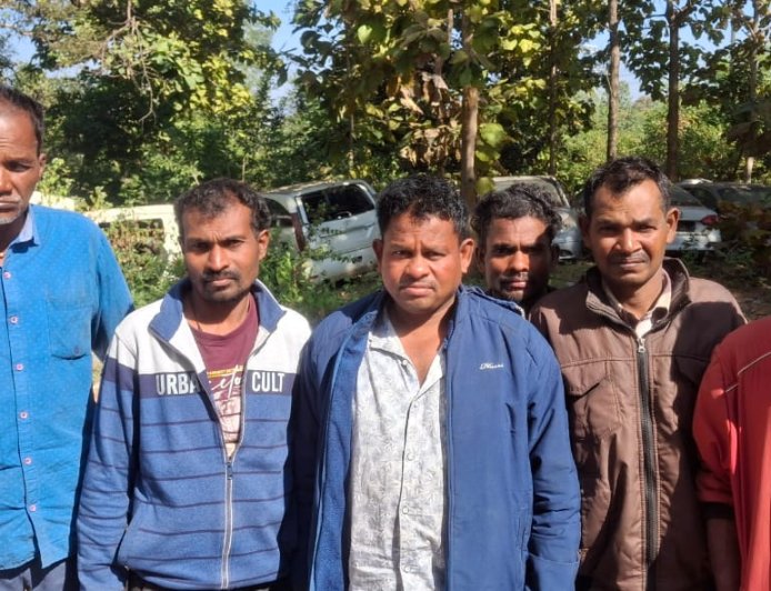 बेलगहना पुलिस की बड़ी कार्रवाई : जुआ खेलते 6 आरोपी गिरफ्तार...नकदी व सामान जब्त