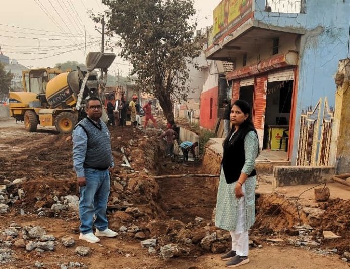 अपर कलेक्टर कौशिक ने जंबूरी आयोजन स्थल एवं पाररास से दल्लीचैक तक नाली निर्माण कार्य का किया निरीक्षण...निर्माण कार्य को गुणवत्तायुक्त ढंग से पूरा करने के दिए निर्देश