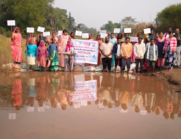 जल सरंक्षण के लिए नालों में बोरी बंधान कर भूजल स्तर बढ़ाने की पहल की गई