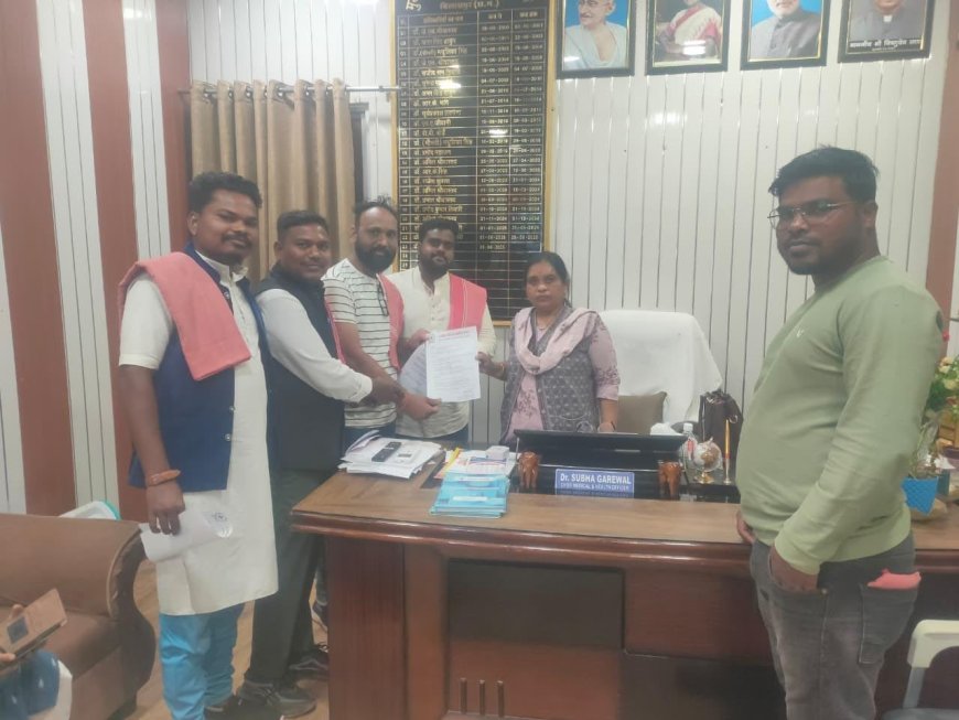 निजी अस्पतालों द्वारा आयुष्मान योजना के नाम पर की जा रही अवैध वसूली के खिलाफ छत्तीसगढ़िया क्रान्ति सेना ने CMHO कार्यालय को सौंपा ज्ञापन