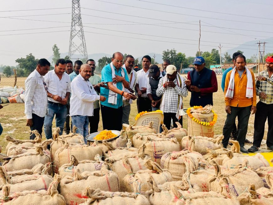 बोईदा में धान खरीदी का शुभारंभ विधायक प्रतिनिधि दुष्यंत शर्मा ने किया...झांझ के किसान ने 44 क्विंटल 40 किलो बेचा पहला धान हुई बोहनी