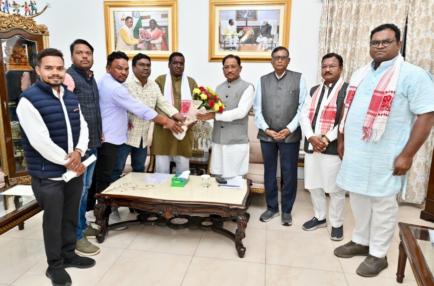 अखिल भारतीय वनवासी कल्याण आश्रम कोरबा के अध्यक्ष रघुराज सिंह उइके ने मुख्यमंत्री को गौरा पूजा महोत्सव में शामिल होने आमंत्रित किया,जिलेभर से 500 ग्राम बैगा प्रतिनिधि और 100 गौरा नृत्य दल होंगे शामिल