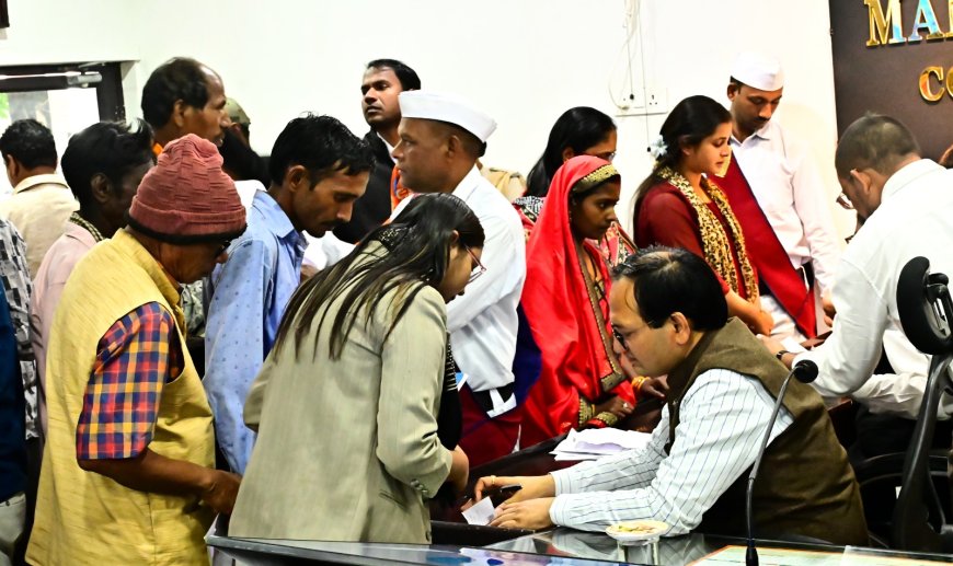 कलेक्टर ने साप्ताहिक जनदर्शन में सुनी लोगों की समस्याएं,अधिकारियों को त्वरित निराकरण के दिए निर्देश