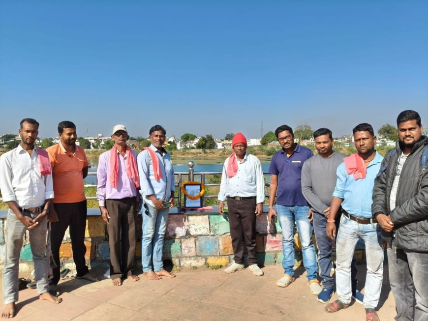 छत्तीसगढ़ के प्रथम शहीद वीर नारायण सिंह जी के शहादत दिवस पर छत्तीसगढ़िया क्रांति सेना ने किया नमन-