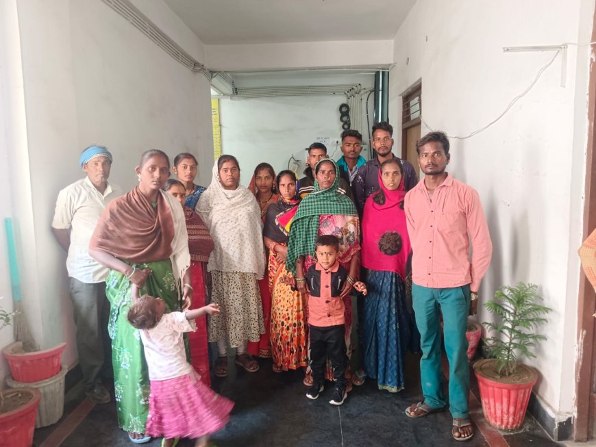 झारखंड में बंधक बनाए गए श्रमिक सकुशल बिलासपुर लौटे...जनदर्शन में शिकायत के बाद कलेक्टर की त्वरित कार्रवाई...श्रम विभाग ने समन्वय कर सभी श्रमिकों को सुरक्षित  पहुँचाया घर