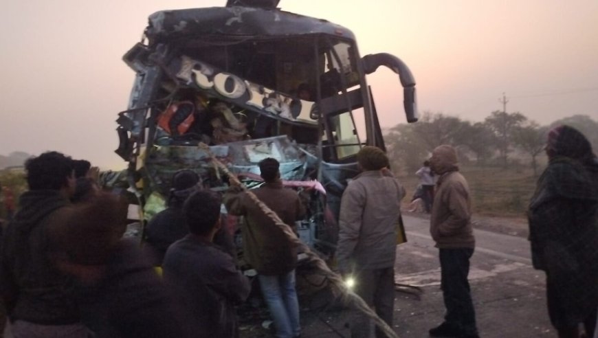 रतनपुर क्षेत्र के दर्रीपारा बाइपास में भीषण हादसा...ब्रेकडाउन ट्रेलर से टकराई यात्री बस