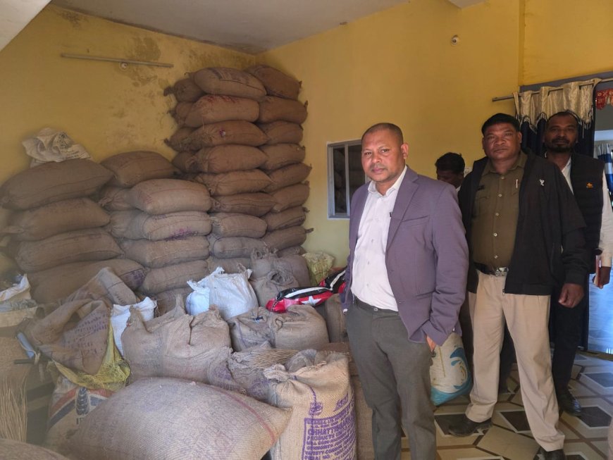 अवैध रूप से भंडारित धान के विरुद्ध बड़ी कार्रवाई...ग्राम बकसाही में 95.20 क्विंटल धान जब्त