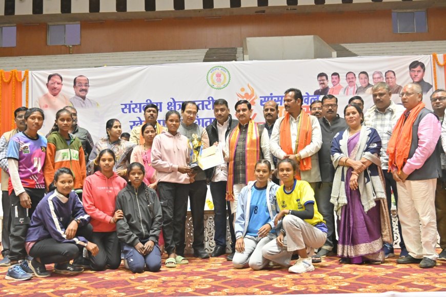 केन्द्रीय राज्य मंत्री तोखन साहू ने किया सांसद खेल महोत्सव का समापन...सांसद कला महोत्सव शुरू करने किया ऐलान...फिट रहने हर कोई अपनाये एक खेल : तोखन साहू