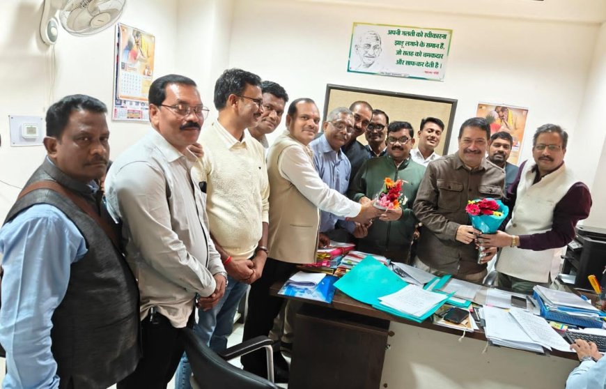 छत्तीसगढ़ टीचर्स एसोसिएशन ने सौंपा ज्ञापन...शिक्षा विभाग में पदोन्नति लंबित,व्यवस्था प्रभावित