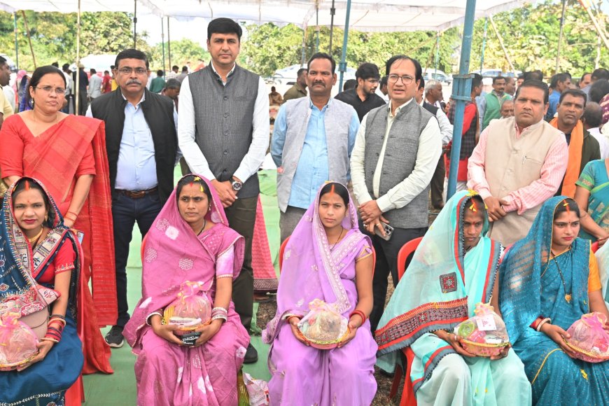 सुशासन सप्ताह : छतौना जिला स्तरीय शिविर में ग्रामीणों को मिला योजनाओं का सीधा लाभ...प्रशासन गांव की ओर अभियान में दिव्यांग को मिली ट्राइसिकल...अटल डिजिटल सुविधा केंद्र का शुभारंभ