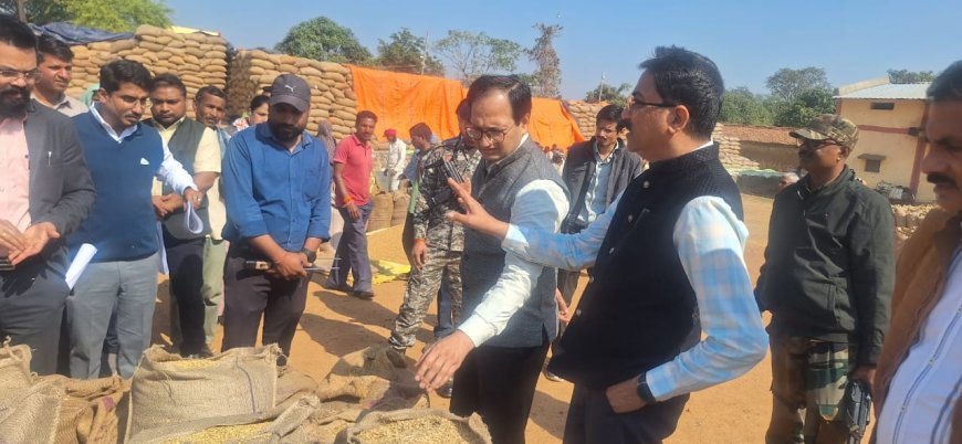 कमिश्नर सुनील जैन ने पीपरतराई धान खरीदी केन्द्र की जांच के दिए निर्देश