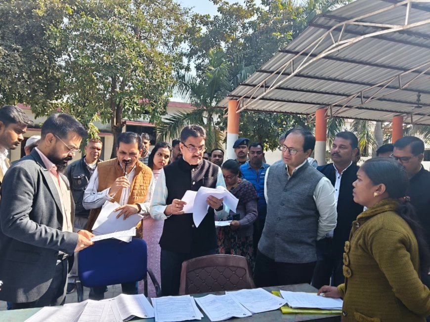 संभागीय कमिश्नर सुनील जैन ने दौरा कर एसआईआर का लिया जायजा