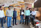 बालोद जिले में धान खरीदी केन्द्रों से समय पर धान उठाव सुनिश्चित करने हेतु प्रशासनिक अमले द्वारा की जा रही है राईस मिलों की निरंतर जाँच राजस्व, खाद्य एवं कृषि उपज मंडी के अधिकारी-कर्मचारियों के द्वारा खेम ट्रेडर्स उसना राईस मिल में उपलब्ध धान का किया गया भौतिक सत्यापन