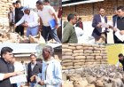 धान खरीदी में पारदर्शिता सुनिश्चित करने कलेक्टर का औचक निरीक्षण...बिचौलियों पर रोक लगाने एवं पात्र किसानों का शत प्रतिशत धान खरीदी के दिए निर्देश...उपार्जन केंद्र में अनियमितता पर कलेक्टर का कड़ा रुख, तिलकेजा समिति प्रबन्धक निलंबित, चिकनीपाली प्रबंधक को नोटिस जारी...नमी व गुणवत्ता जांच के लिए धान की पलटी कराकर खरीदी करने किया निर्देशित...उपार्जन केंद्रों में धान खरीदी कार्य शासन द्वारा निर्धारित मापदंडों व गुणवत्ता मानकों के अनुरूप ही हो संचालित : कलेक्टर  दुदावत