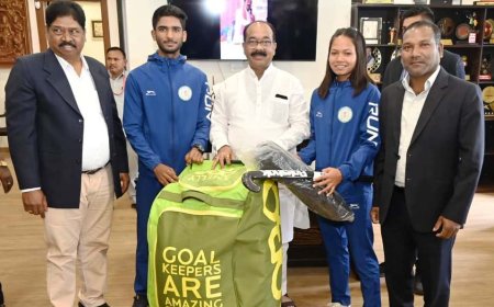 उप मुख्यमंत्री अरुण साव ने नेशनल सेंटर ऑफ एक्सीलेंस में परफॉर्मेंस असेसमेंट के लिए चयनित खिलाड़ियों को दिए हॉकी किट