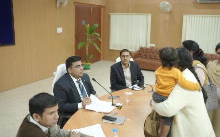 जनदर्शन में कलेक्टर ने सुनी आमजनों की समस्याएं, त्वरित राहत के दिए निर्देश...धान विक्रय में आ रही समस्याओं का शीघ्र समाधान करें सुनिश्चित, किसानों को दिलाएं राहत:- कलेक्टर