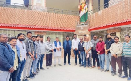 कांग्रेस भवन के कायाकल्प का निरीक्षण करने पहुँचे विधायक अटल श्रीवास्तव