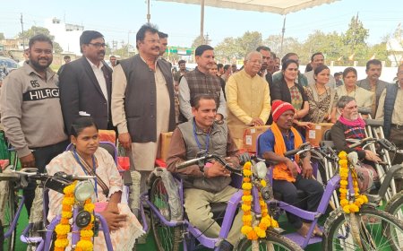 केन्द्रीय राज्य मंत्री तोखन साहू ने किया 56 दिव्यांगजनों को मोटराइज्ड ट्राइसायकल का वितरण