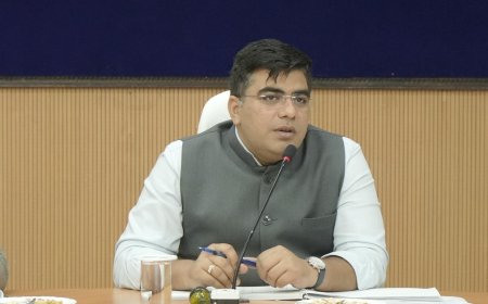 मातृ एवं शिशु स्वास्थ्यः स्वास्थ्य विभाग की रीढ़ : कलेक्टर दुदावत भोजन की गुणवत्ता सुनिश्चित करने तथा कहीं भी कोई अव्यवस्था न होने देने के दिए निर्देश...कलेक्टर कुणाल दुदावत ने ली स्वास्थ्य विभाग की समीक्षा बैठक