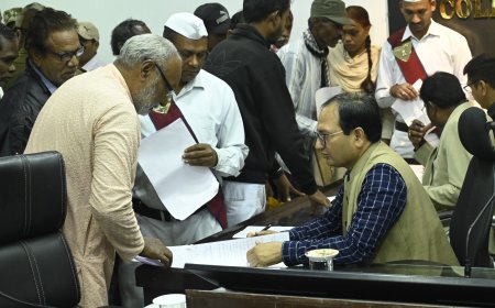 जनदर्शन में कलेक्टर ने सुनी लोगों की समस्याएं