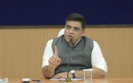 फसल, मकान और जनहानि को न्यूनतम करने प्रभावी नियंत्रण के लिए निर्देश...स्कूलों में पोस्टर के माध्यम से बच्चों को सुरक्षा जागरूकता के दिए निर्देश...कलेक्टर ने ली मानव - हाथी द्वंद रोकने हेतु जिला स्तरीय समिति की बैठक