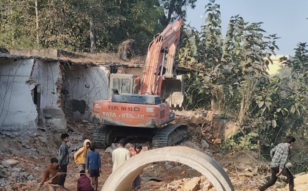 रेलवे लाइन विस्तार से संकट में वार्ड 07 की बुनियादी सुविधाएं, कृष्ण नगर वासियों ने कलेक्टर से लगाई सड़क नाली और मंदिर बचाने की गुहार