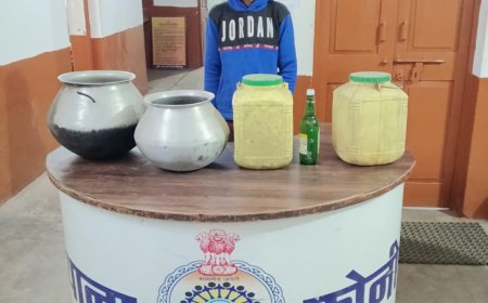 अवैध महुआ शराब पर कोनी पुलिस का प्रहार...घुटकू में हाथ भट्टी शराब फैक्ट्री का भंडाफोड़...31 लीटर कच्ची शराब के साथ आरोपी गिरफ्तार