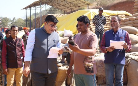 कलेक्टर ने धान उपार्जन केंद्र बरपाली का किया औचक निरीक्षण...खरीदी में पारदर्शिता सुनिश्चित करने और बिचौलियों पर रोक लगाने के दिए निर्देश...किसानों से चर्चा कर खरीदी व्यवस्था की ली जानकारी
