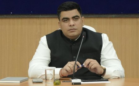 कलेक्ट्रेट सभाकक्ष में धान खरीदी व्यवस्था को लेकर समीक्षा बैठक आयोजित...धान खरीदी के शेष दिवसों में प्रभावी कार्ययोजना से करें खरीदी : कलेक्टर कुणाल दुदावत