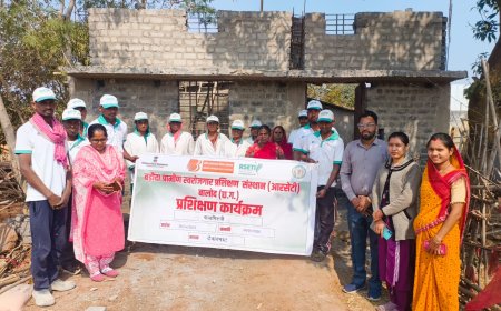 ग्रामीण स्वरोजगार प्रशिक्षण संस्थान के तहत हितग्राहियों को दिया जा रहा है राजमिस्त्री का प्रशिक्षण