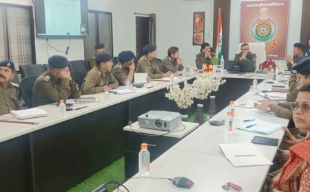 पुलिस महानिरीक्षक ने ली रेंज के एसपी व राजपत्रित अधिकारियों की समीक्षा बैठक...थानों की सतत् मॉनिटरिंग एवं थाने आने वाली रिपोर्टों पर तत्काल कार्यवाही के दिये निर्देश...मोबाईल एप एवं हाईटेक तकनीकों का उपयोग पुलिसिंग में बढ़ाये जाने का दिया जोर