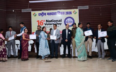 16वें राष्ट्रीय मतदाता दिवस पर जिला स्तरीय कार्यक्रम...लोकतंत्र को मजबूत बनाने के लिए करें 100 प्रतिशत मतदान- संभागायुक्त...उत्कृष्ट कार्य करने वाले अधिकारी-कर्मचारी सम्मानित, दिलाई मतदाता शपथ
