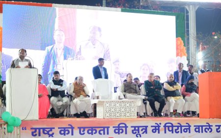 रिवर व्यू में आरपीएफ के बैंड ग्रुप ने दी अपनी प्रस्तुति,देश भक्ति गीतों से सजी गणतंत्र दिवस की पूर्व संध्या...वंदे मातरम गीत के 150 वीं वर्षगांठ पर आयोजित कार्यक्रम में शामिल हुए मुख्यमंत्री विष्णु देव साय...वन्देमातरम गीत आजादी का शस्त्र : मुख्यमंत्री