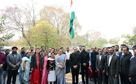 कलेक्टर ने कम्पोजिट बिल्डिंग एवं कलेक्टोरेट में फहराया तिरंगा