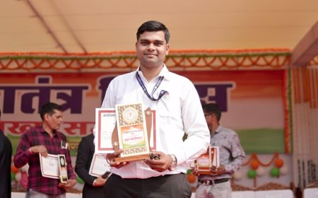 गणतंत्र दिवस पर उत्कृष्ट सेवाओं के लिए जिला जनसंपर्क कार्यालय कोरबा के जिला समन्वयक आशुतोष हुए सम्मानित