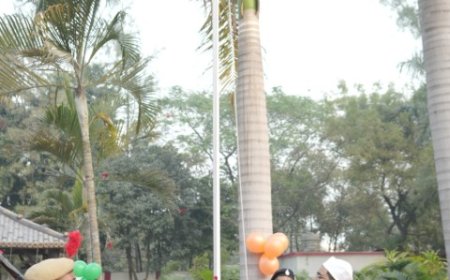 कोरबा कलेक्टर कुणाल दुदावत ने कलेक्ट्रेट आवास में किया ध्वजारोहण