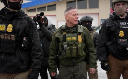 अमेरिकी अधिकारी ने बॉर्डर पेट्रोल कमांडर ग्रेगरी बोविनो को पद से हटाए जाने की खबरों का खंडन किया।