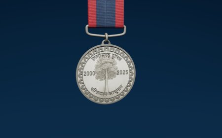 प्रदेश में शांति एवं सुरक्षा बनाए रखने में पुलिस के अदम्य साहस, शौर्य और बलिदान की अमिट पहचान बनेगा रजत जयंती पदक : मुख्यमंत्री साय मुख्यमंत्री विष्णु देव साय मुख्यमंत्री ने छत्तीसगढ़ पुलिस के रजत जयंती पदक का किया अनावरण