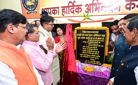 वित्त मंत्री ओ.पी. चौधरी शासकीय लक्ष्मणेश्वर स्नातकोत्तर महाविद्यालय खरौद के हीरक जयंती समारोह में हुए शामिल...वित्त मंत्री ओ.पी. चौधरी  सरस्वती शिशु मंदिर उ.मा.वि. खरौद में 8 लाख रुपये की लागत से अतिरिक्त कक्ष का किया शिलान्यास