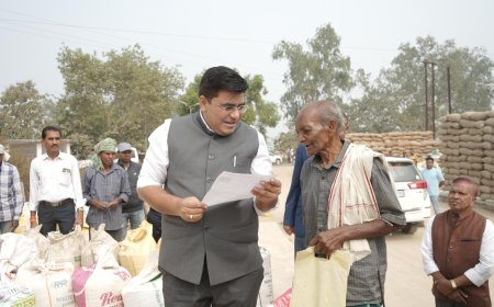 का हाल हे कका....... कोई तकलीफ़ तो नहीं?” : कलेक्टर ने किसानों से संवाद कर किया धान खरीदी केंद्र का निरीक्षण...किसानों से चर्चा कर खरीदी व्यवस्था की ली जानकारी