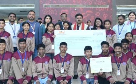 दिल्ली में आयोजित मॉडल यूथ ग्राम सभा में कोसमगुड़ा एकलव्य विद्यालय के युवाओं को मिला प्रथम पुरस्कार...मुख्यमंत्री विष्णु देव साय, उपमुख्यमंत्री शर्मा और मंत्री नेताम ने दी शुभकामनाएं