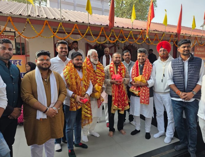 अंबिकापुर पहुंचे कन्हैया कुमार, महामाया मंदिर में किए दर्शन, कांग्रेस व एनएसयूआई नेताओं ने किया स्वागत