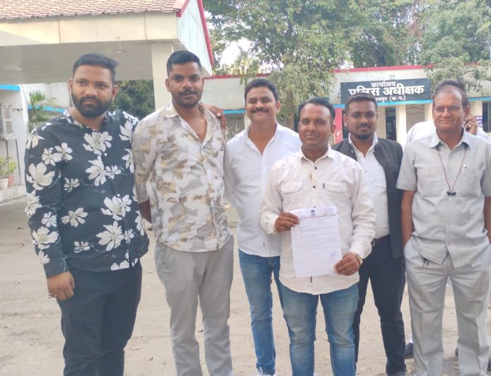 सरकारी तालाब में अवैध खुदाई का विरोध करने पर पार्षद को जान से मारने की धमकी,बिलासपुर पुलिस अधीक्षक को ज्ञापन सौंपकर की कार्रवाई की मांग