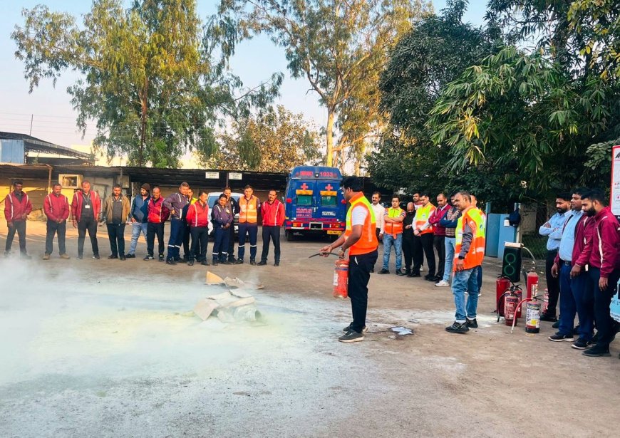सड़क दुर्घटना में आपात स्थिति से निपटने मॉक-ड्रिल...यात्रियों, वाहन चालकों एवं फील्ड स्टॉफ को आपात परिस्थितियों से निपटने दिया गया व्यावहारिक प्रशिक्षण