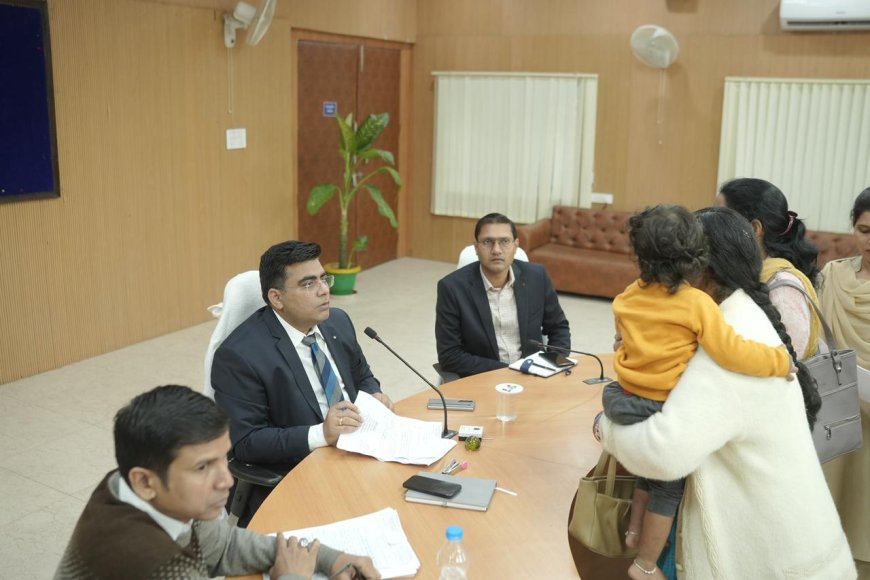 जनदर्शन में कलेक्टर ने सुनी आमजनों की समस्याएं, त्वरित राहत के दिए निर्देश...धान विक्रय में आ रही समस्याओं का शीघ्र समाधान करें सुनिश्चित, किसानों को दिलाएं राहत:- कलेक्टर