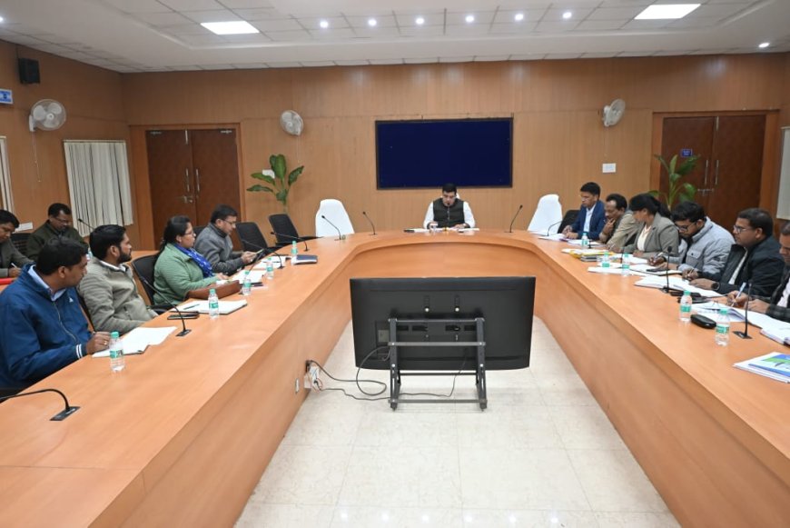 मॉर्निंग विजिट करने के साथ शहरों को स्वच्छ बनाएं: कलेक्टर सम्पत्ति कर वसूली, डोर-टू-डोर कचरा कलेक्शन को बढ़ाने के निर्देश पीएम आवास सहित अन्य लंबित निर्माण कार्यों को शीघ्र पूर्ण करने के निर्देश कलेक्टर ने ली नगरीय निकायों के कार्यों की समीक्षा बैठक