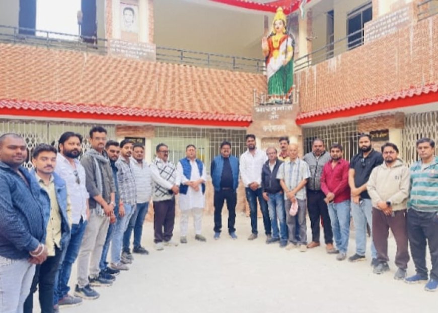 कांग्रेस भवन के कायाकल्प का निरीक्षण करने पहुँचे विधायक अटल श्रीवास्तव