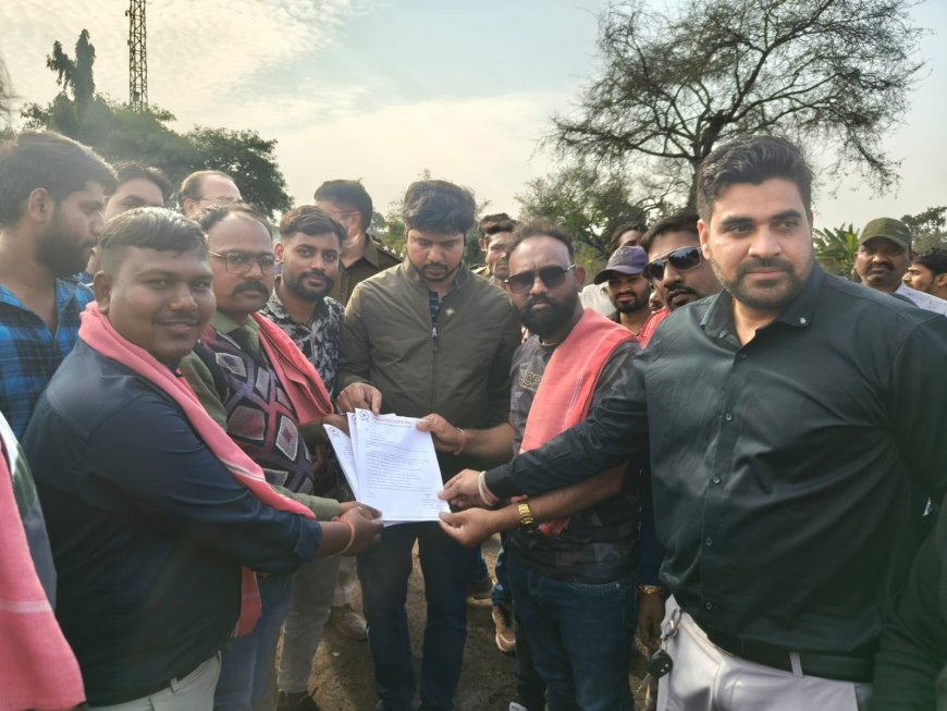 दगोरी नोवा पावर प्लांट से निकाले गए मजदूरों की बहाली को लेकर छत्तीसगढ़िया क्रान्ति सेना ने किया प्लांट का घेराव