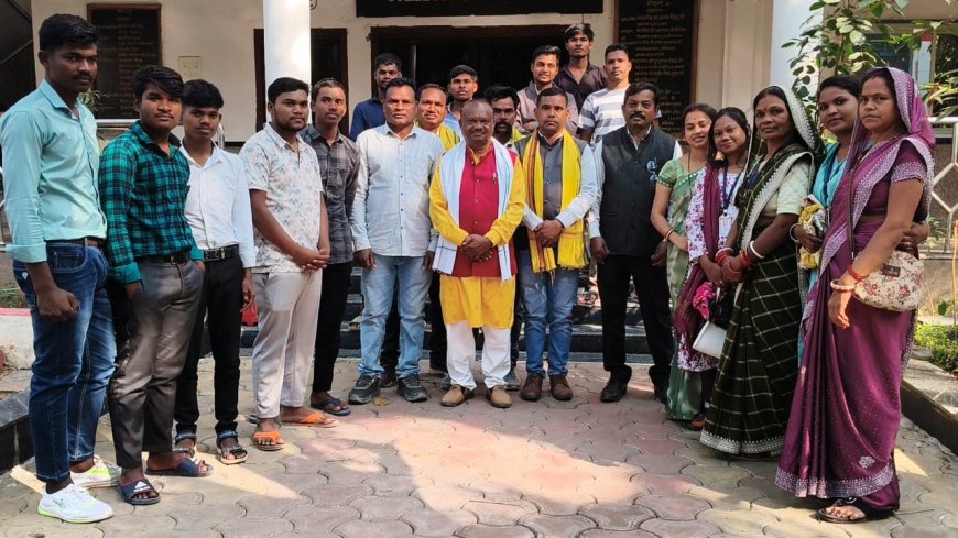 पोस्ट मैट्रिक आदिवासी बालक छात्रावास मंदिर चौक में छात्र से मारपीट, सुरक्षा व्यवस्था को लेकर प्रशासन को सौंपा गया ज्ञापन