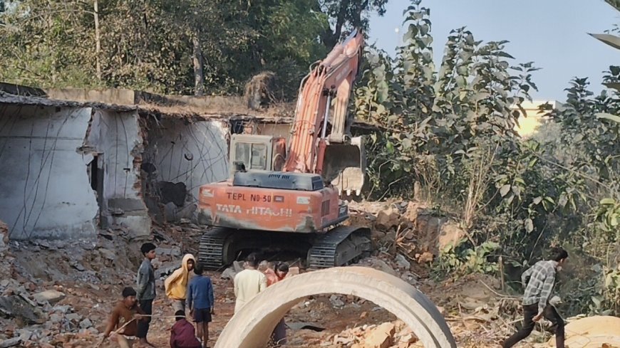 रेलवे लाइन विस्तार से संकट में वार्ड 07 की बुनियादी सुविधाएं, कृष्ण नगर वासियों ने कलेक्टर से लगाई सड़क नाली और मंदिर बचाने की गुहार